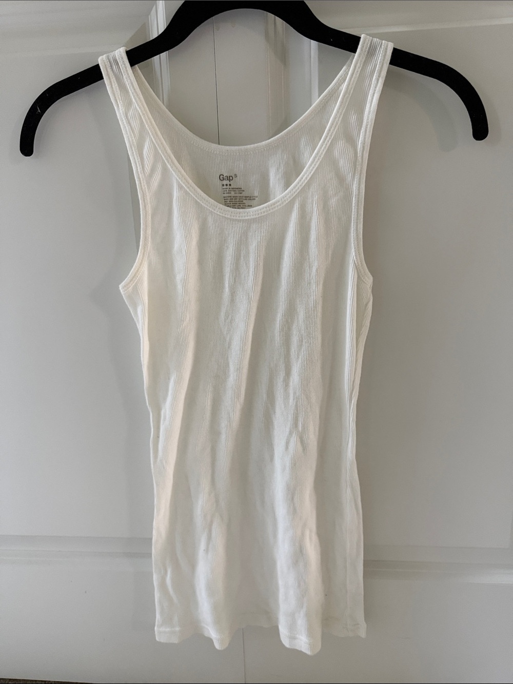 Gap Women's White Ribbed Tank Top Size Small